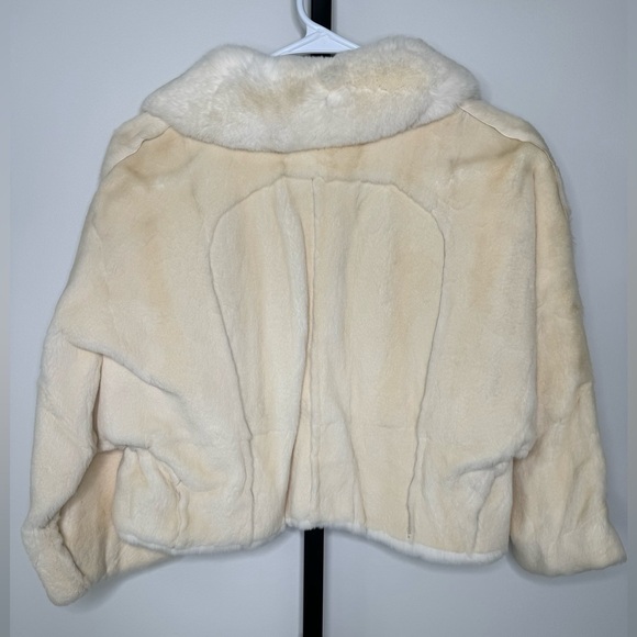 Louis Vuitton 100% Weasel Fur Cropped Jacket – Ivory – FR 38 (US 6) - Picture 6 of 16